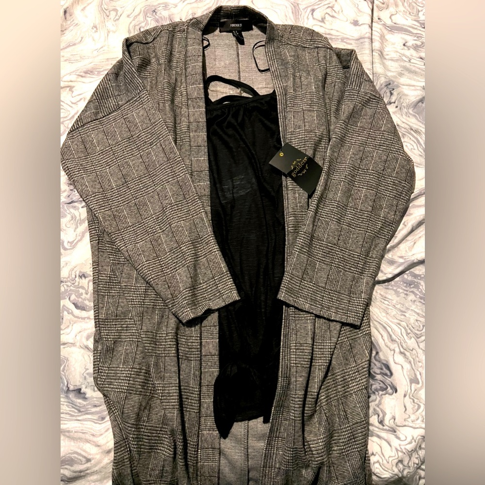 Black white and grey sweater with shirt - Picture 1 of 4
